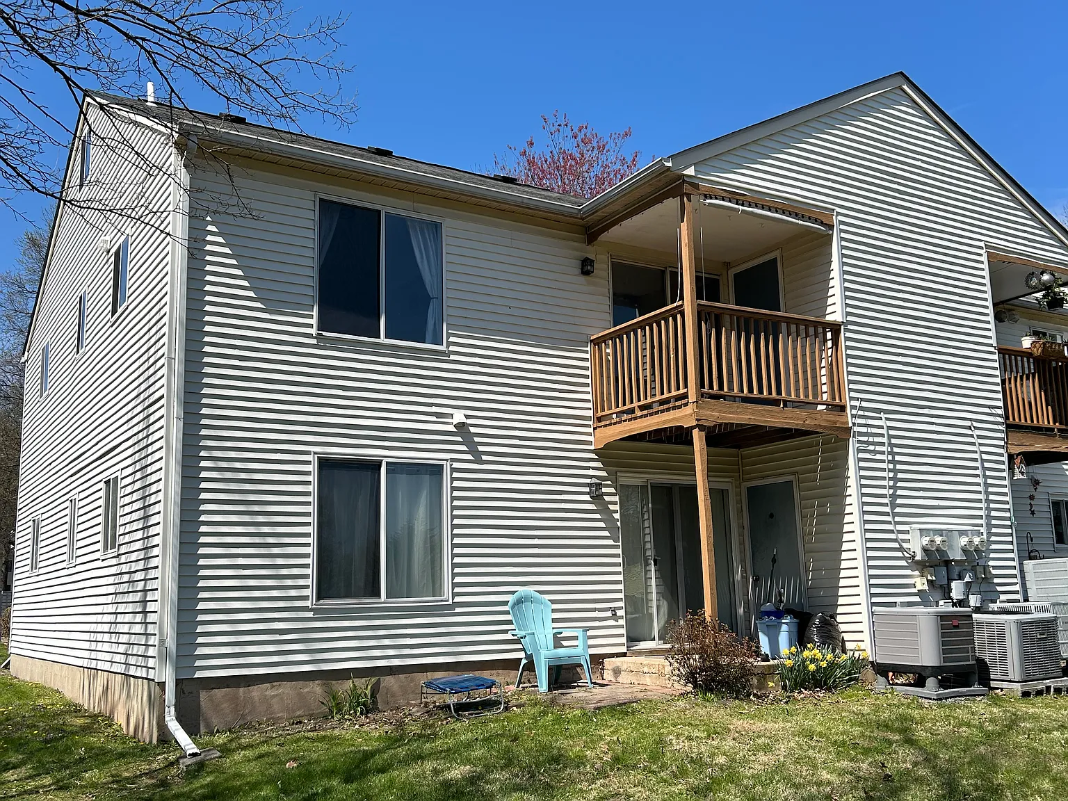 3 bed, 1400 sqft, $2,000 — Photo 3