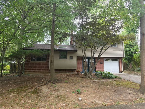 305 Radcliffe Dr