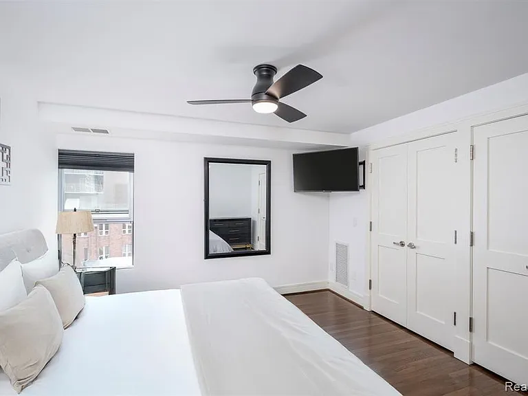 411 S Old Woodward Ave #529 — Photo 9