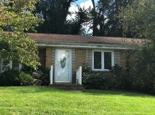 40 Sigrid Dr, Carnegie, PA