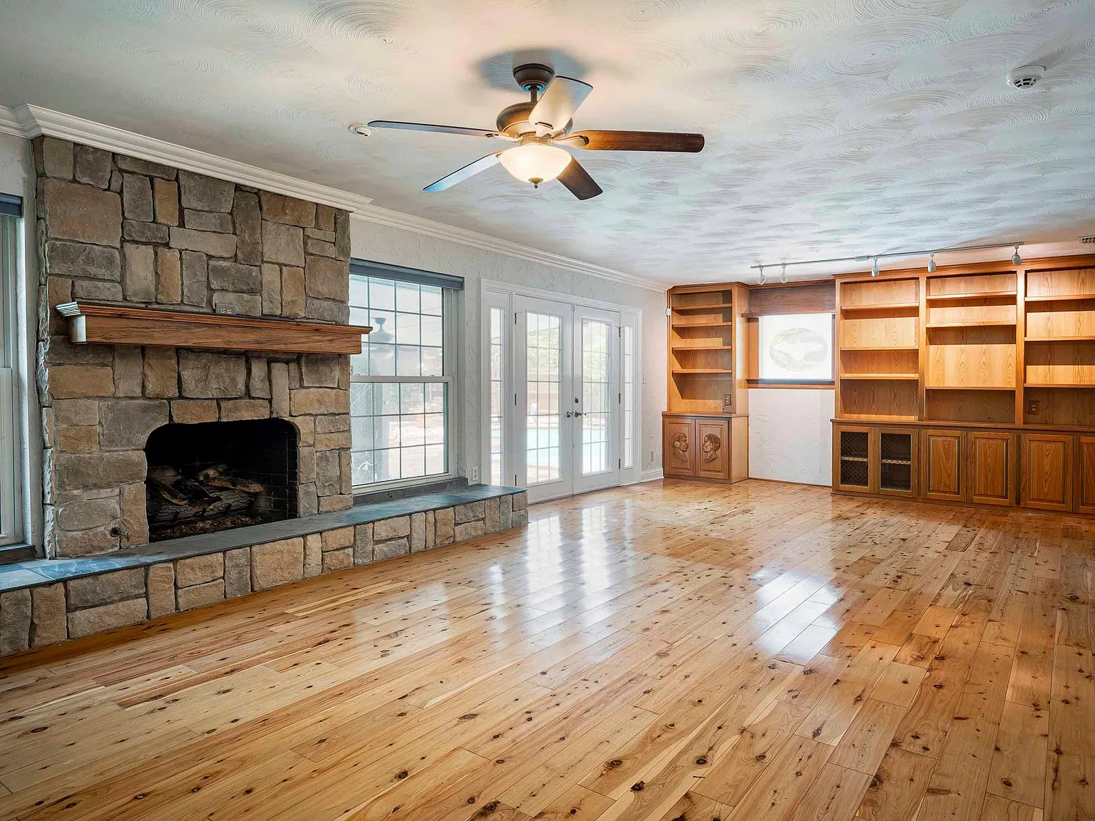 3 bed, 1456 sqft, $3,200 — Photo 4