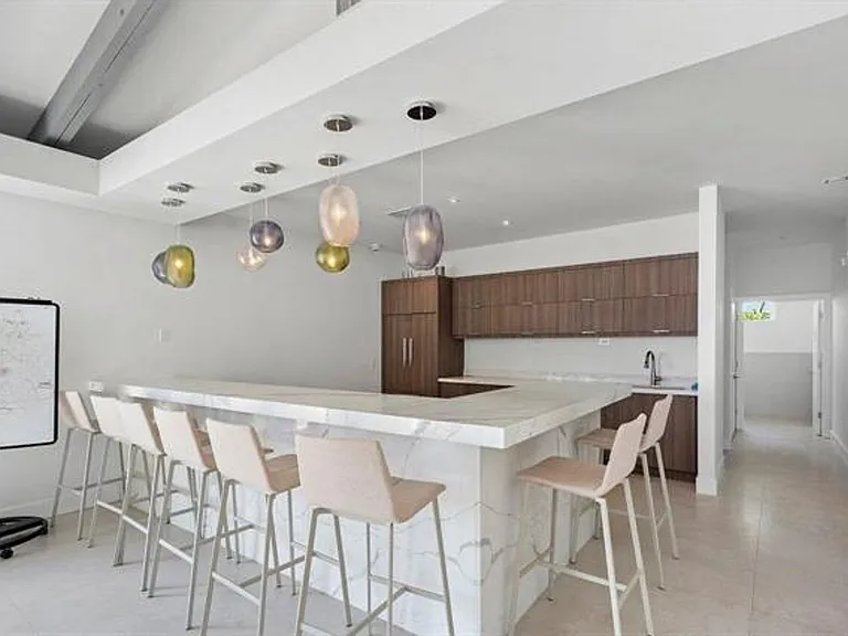 2457 Collins Ave #504 — Photo 14