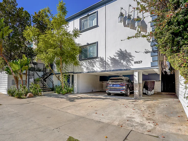 11827 Dorothy St Front exterior Unit 6