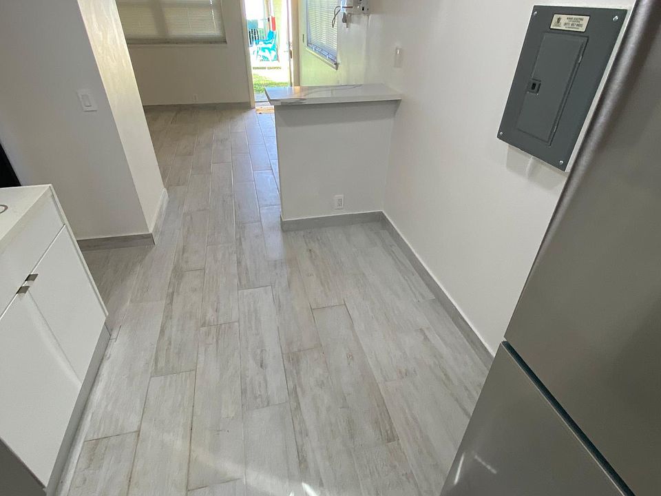 1st image of 227 SE 1st St #6
