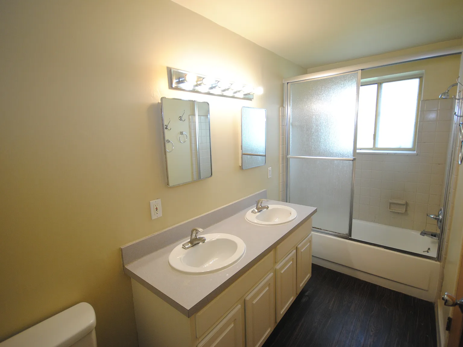 817 Arch St — Photo 2