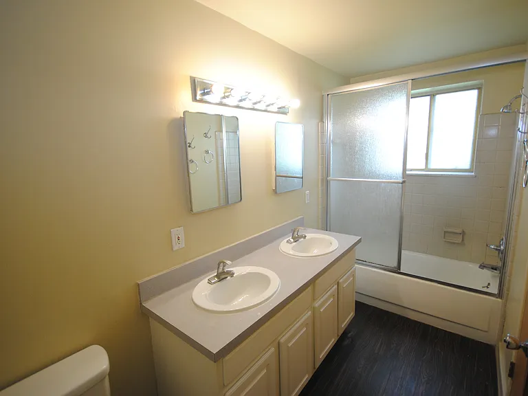 817 Arch St — Photo 2