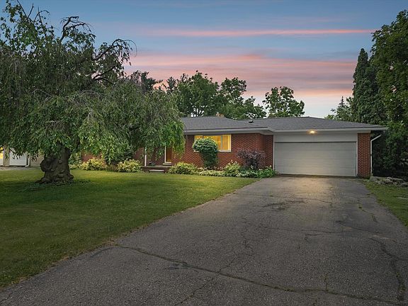 3rd image of 45145 Jeanette Ave
