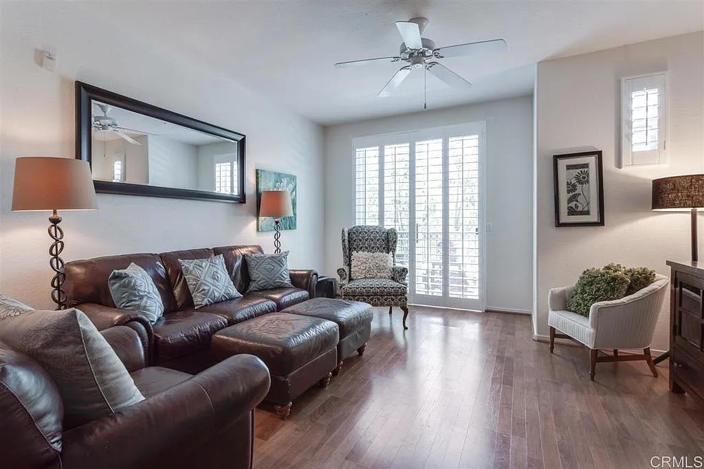 3 bed, 3.5 bath, 1603 sqft, $4,350 — Photo 3