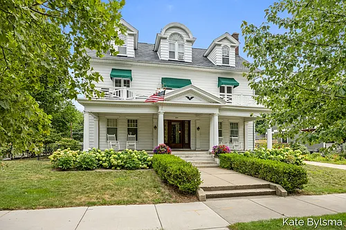 504 College Ave SE #B Photo 1