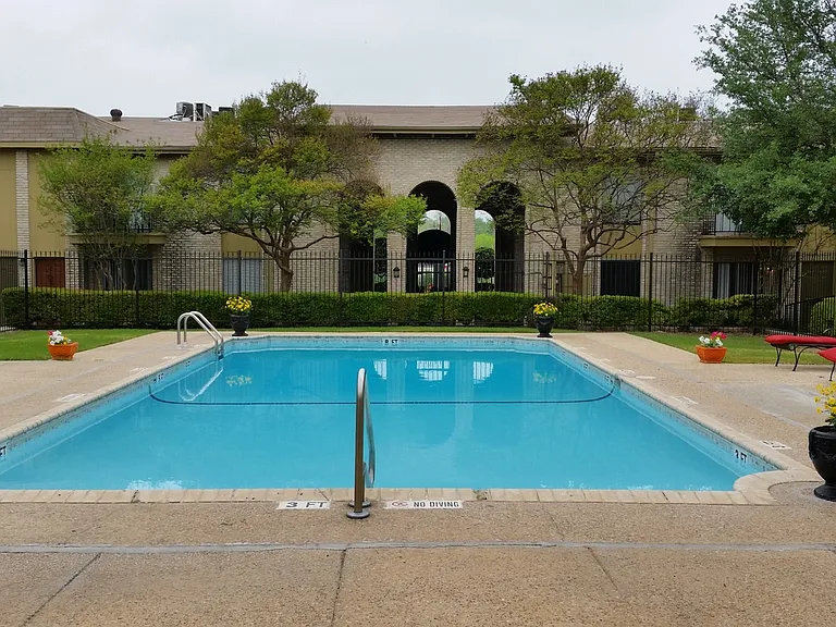 Chevy Chase Apartments — Photo 2