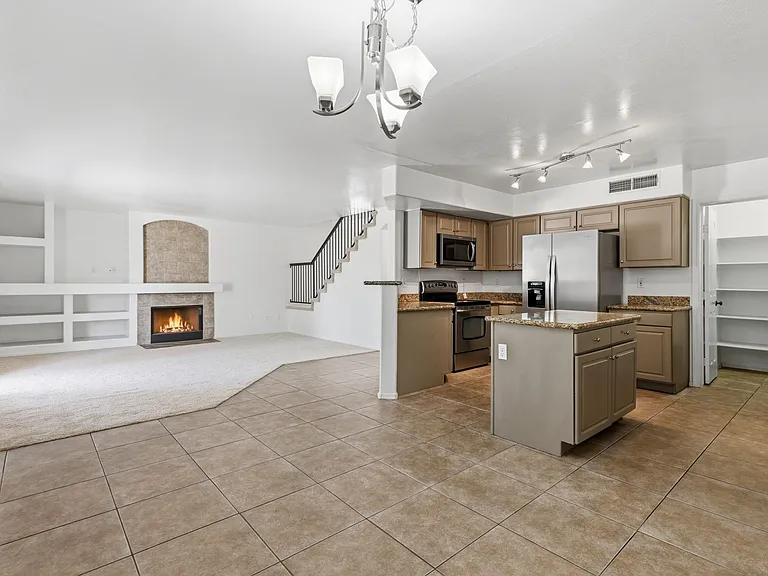 1492 N Saddle St — Photo 8
