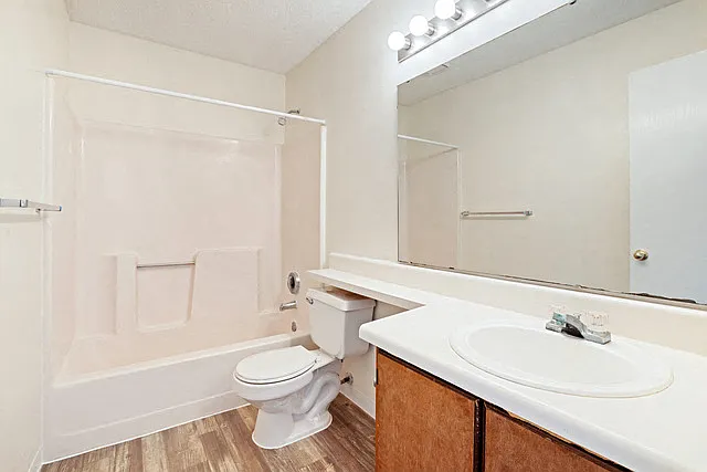 The Retreat at Hidden Bay Apartment Homes — Photo 17