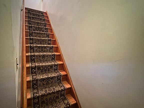 2nd image of 137 Saint Pauls Ave #2
