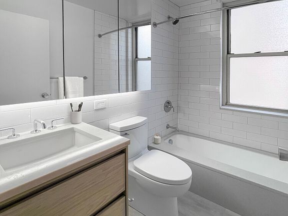 4th image of 154 E 29th St #1601