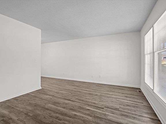 3rd image of 423 Bethlehem Dr