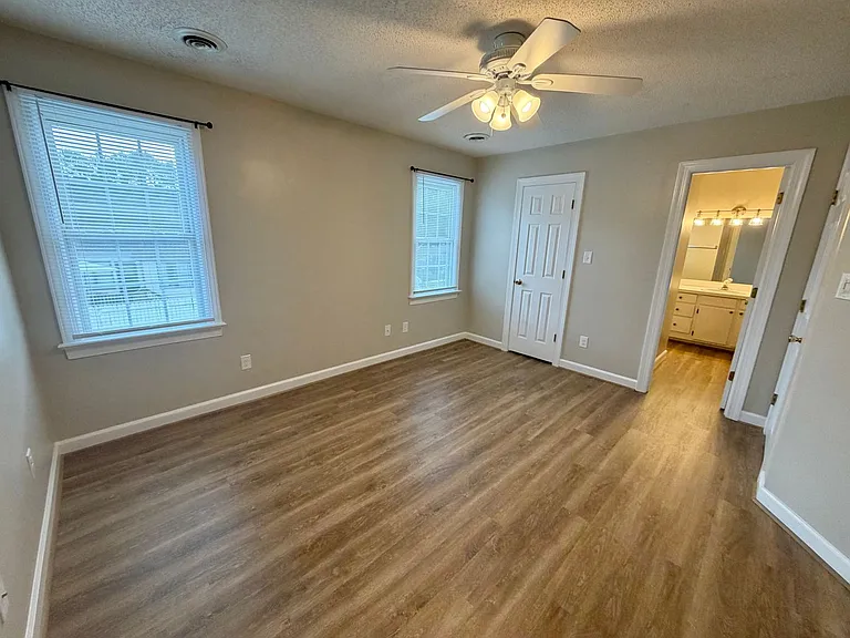 2421 Sexton Rd — Photo 30