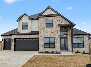 1811 Bluestem Dr, Centerton, AR 72719