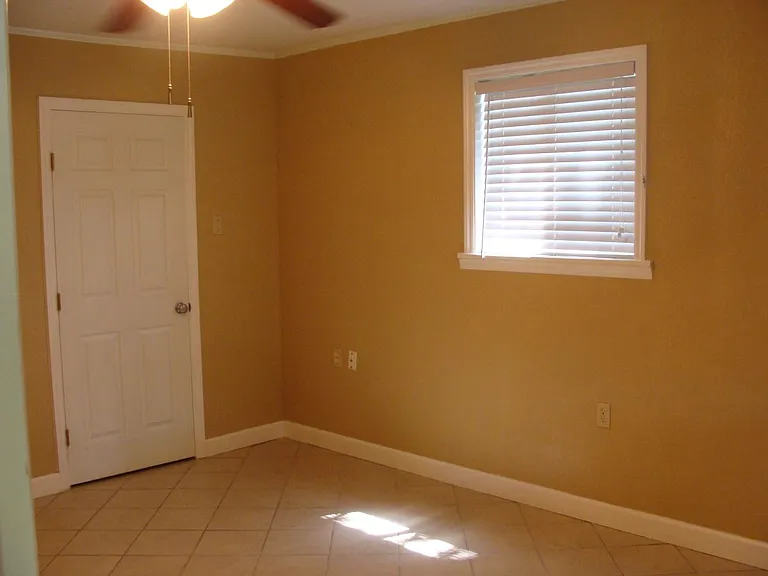4th Bedroom
Walk-In Closet