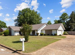143 Rolling Meadows Dr, Jackson, MS 39211