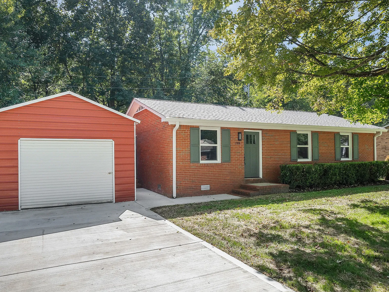3 bed, 1300 sqft, $1,550 — Photo 2