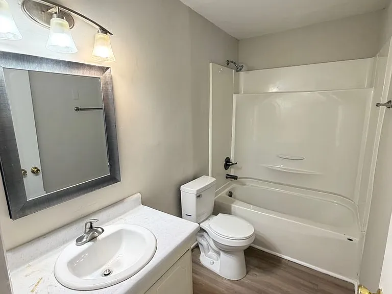 2202 S Main St — Photo 7