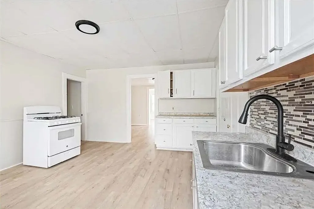 3 bed, 1100 sqft, $2,000 — Photo 3