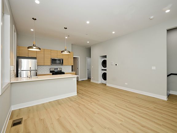 3rd image of 4543 S Saint Lawrence Ave #2R