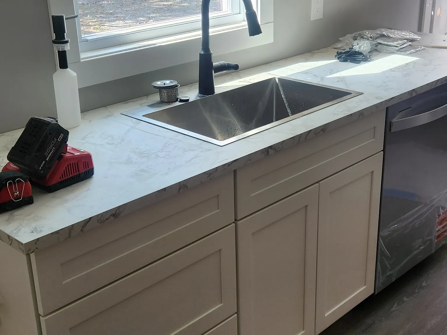 3 bed, 1300 sqft, $2,100 — Photo 4