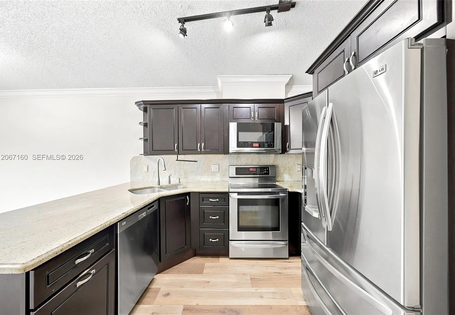 2 bed, 990 sqft, $2,990 — Photo 4