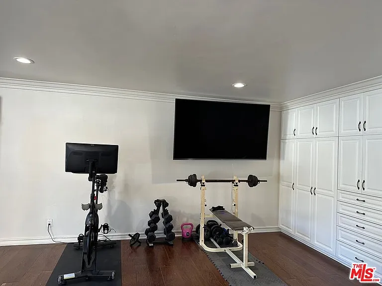 2120 San Ysidro Dr — Photo 32