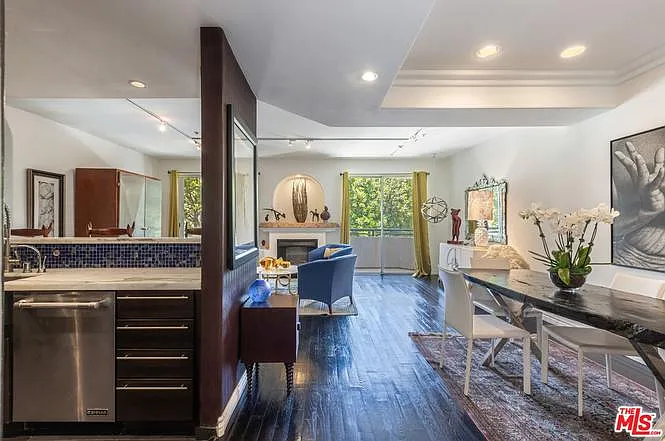 2 bed, 2.5 bath, 1424 sqft, $5,000 — Photo 4