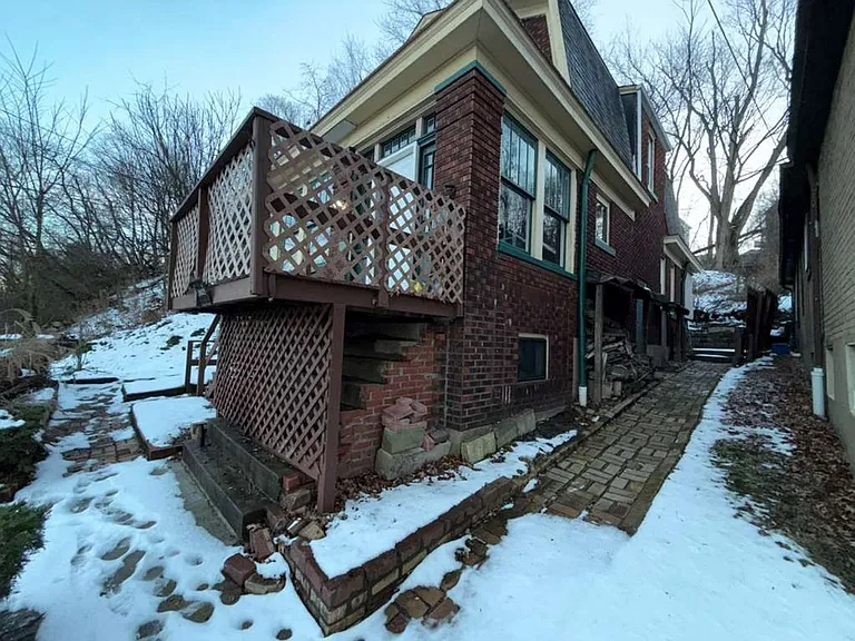 207 Singer Ave — Photo 9