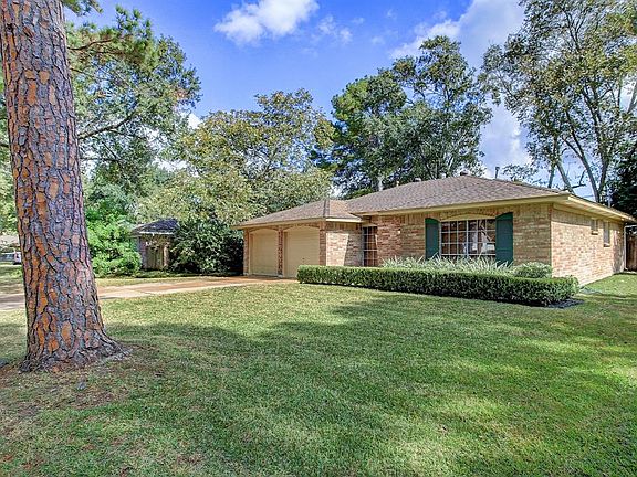Large front yard with great curb appeal!