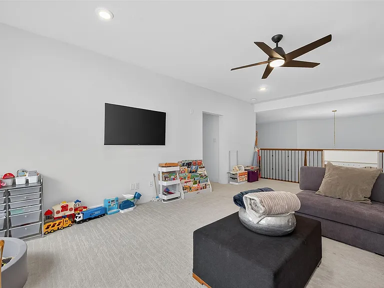 9722 Dani Lake Dr — Photo 32