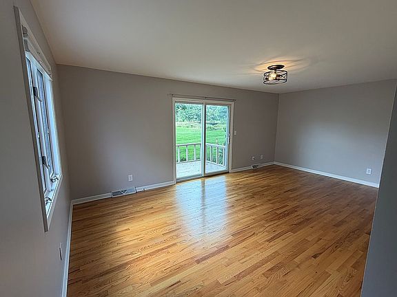4th image of 3028 E River Rd