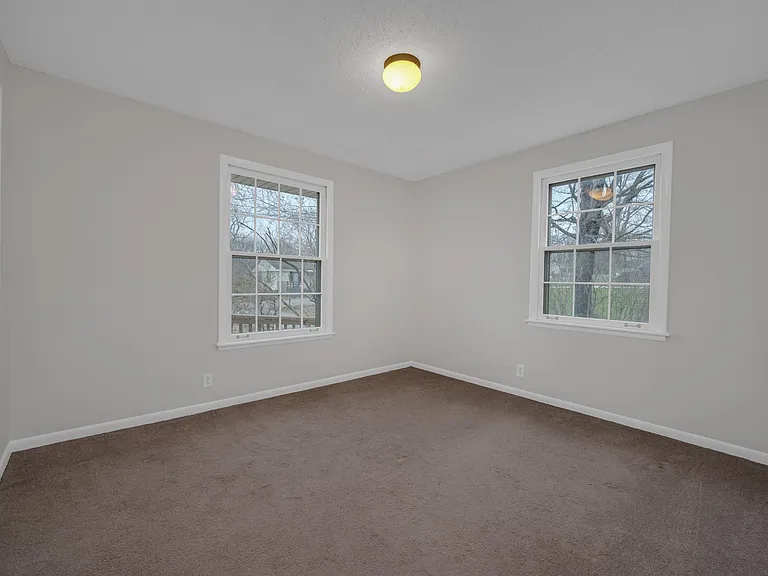 102 Jennings Dr #B — Photo 9