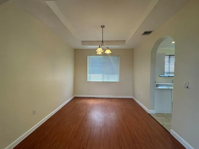 6 bed, 3.0 bath, 3155 sqft, $4,500 — Photo 3