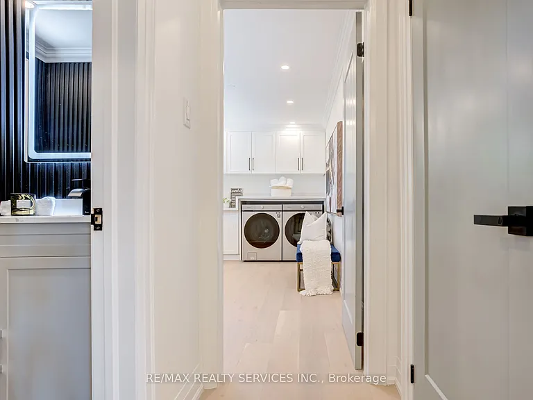 5133 Cherryhill Cres — Photo 16