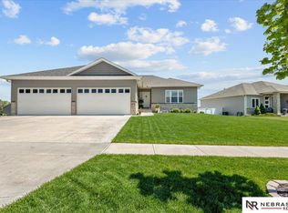 6104 S 97th St, Lincoln, NE 68526