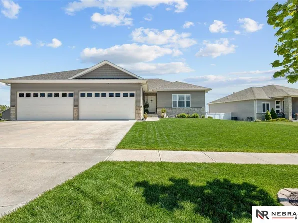 6104 S 97th St, Lincoln, NE 68526