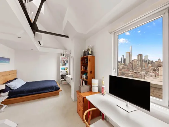 2166 Broadway image 10 of 13