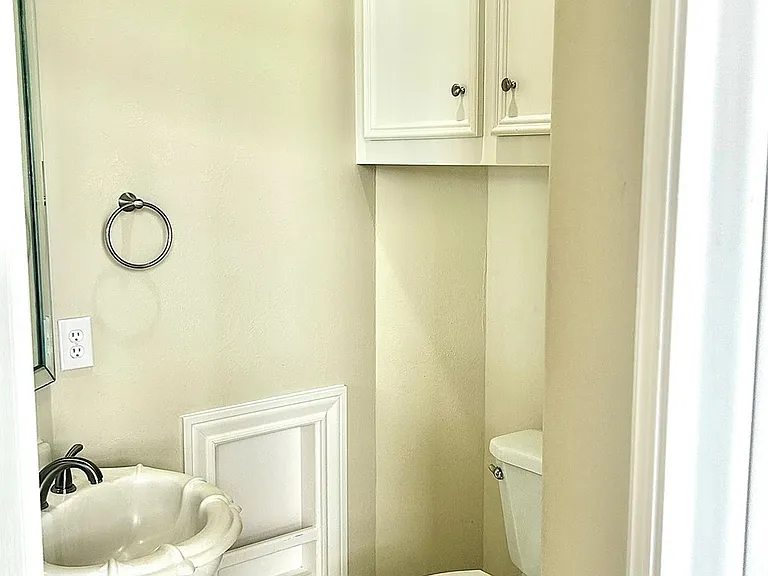 807 Kipp Ave #C — Photo 6