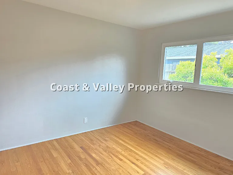 1117 Surf Ave — Photo 9