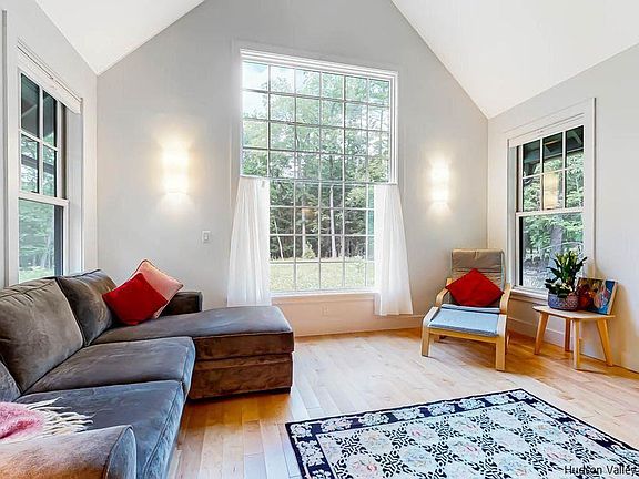 4th image of 62 Plochmann Ln
