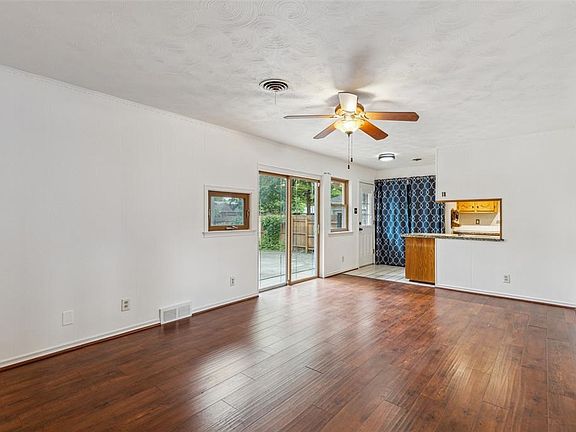 5th image of 10536 Longmeadow Dr