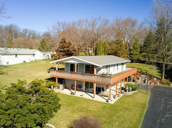 886 Breckenboro Rd, Davis, IL 61019