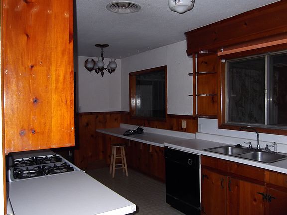 Kitchen - breakfast bar, 2 built in pantries, refrigerator, stove, dishwasher,