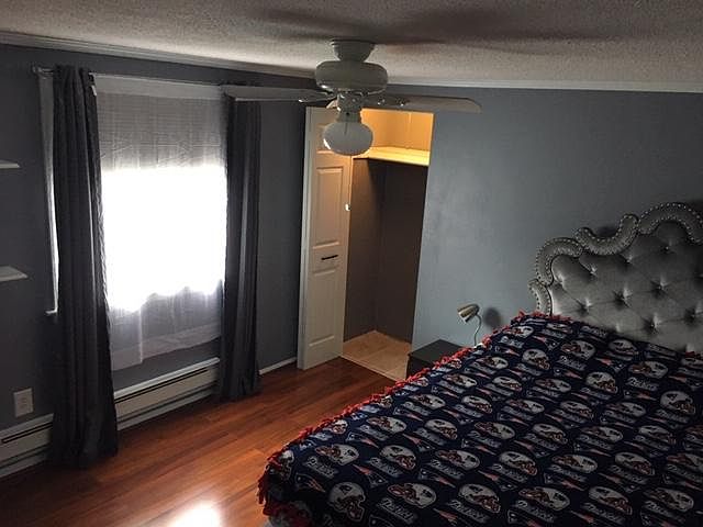 2nd image of 220 Bedford St