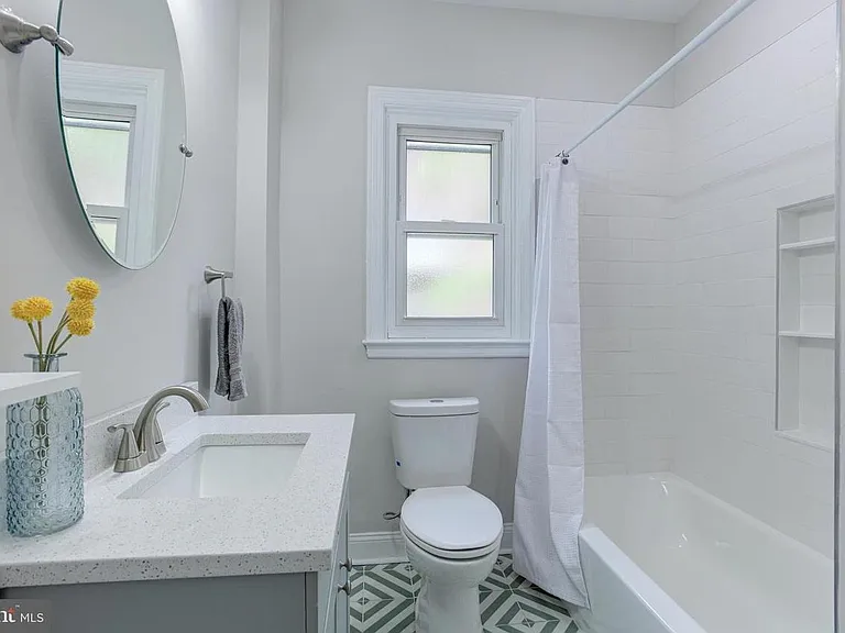 702 Kingston Rd — Photo 30