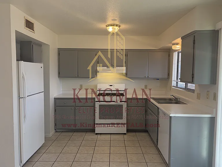 2985 E McVicar Ave — Photo 5